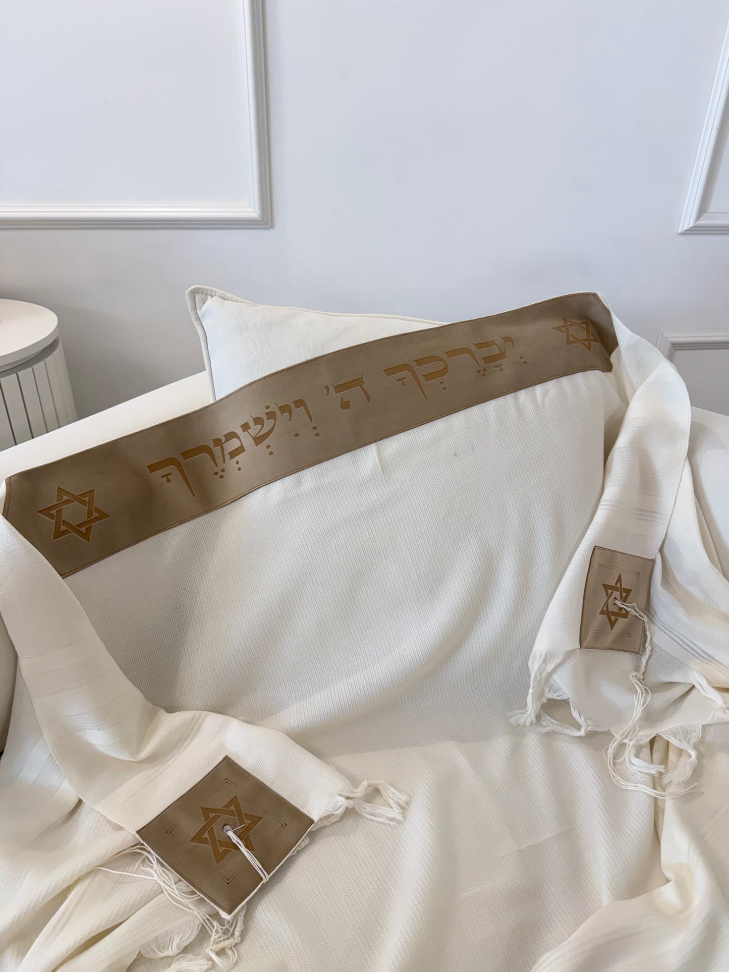 טלית מהודרת - דגם "יברכך" דמוי עור הפוך חום